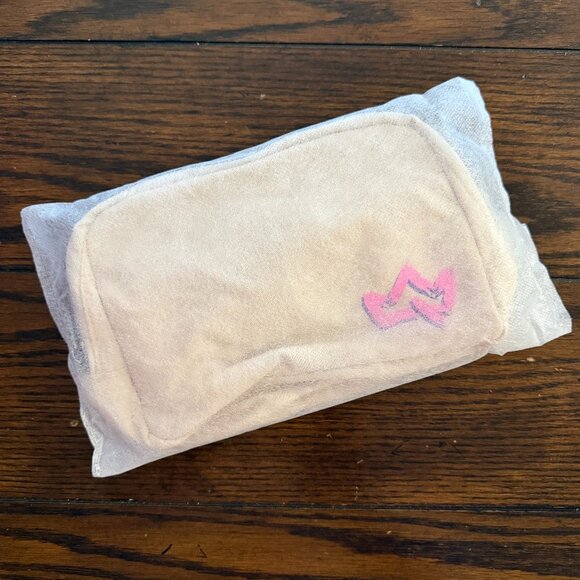 Women's NWT Primal Queen Fanny Pack Khaki with Pink Logo - Picture 2 of 6